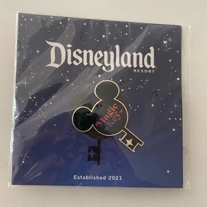 Disneyland DCA Resort 2021 Magic Key Pin Mickey Mouse Limited Edition NEW